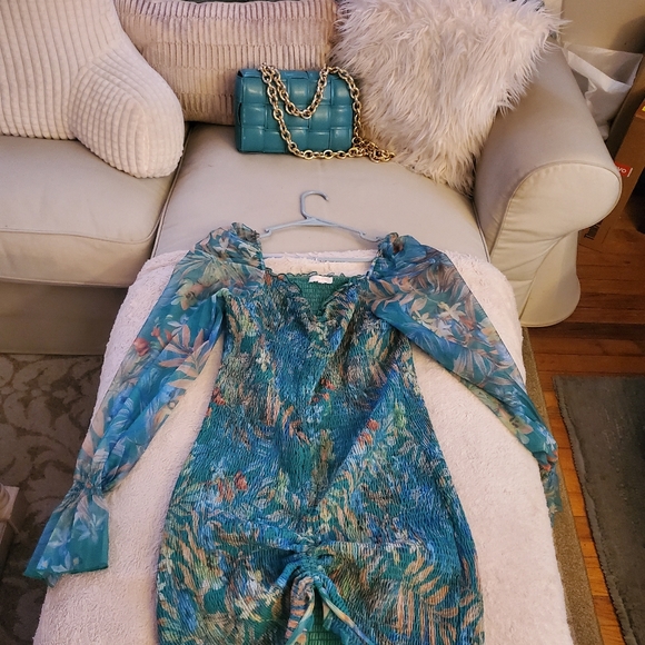 Floral Ruched dress - Picture 2 of 7